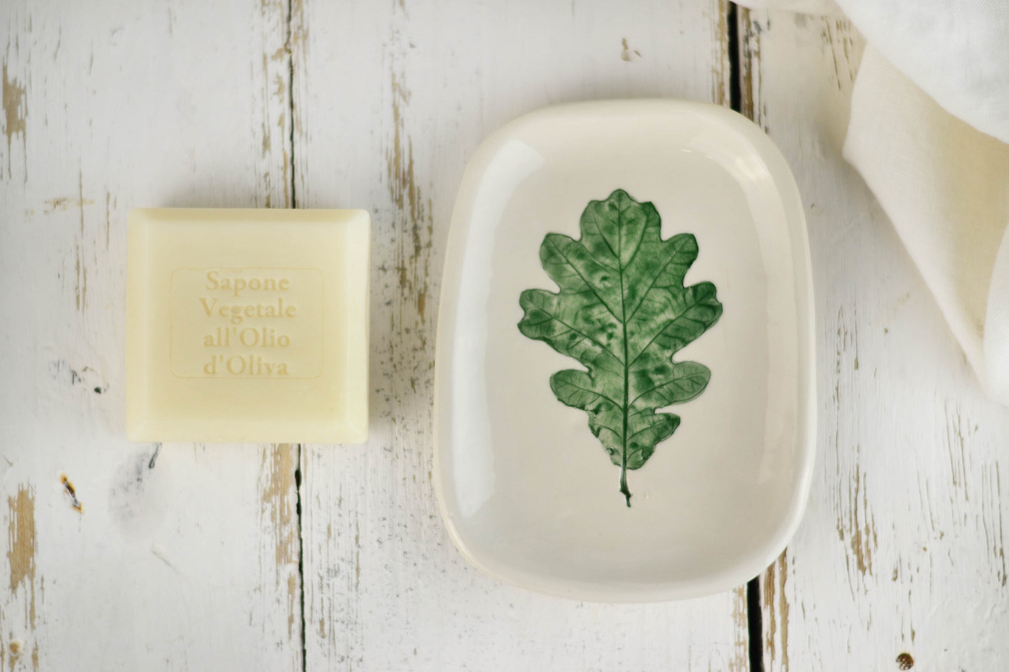 portasapone di ceramica fatto a mano con foglia quercia