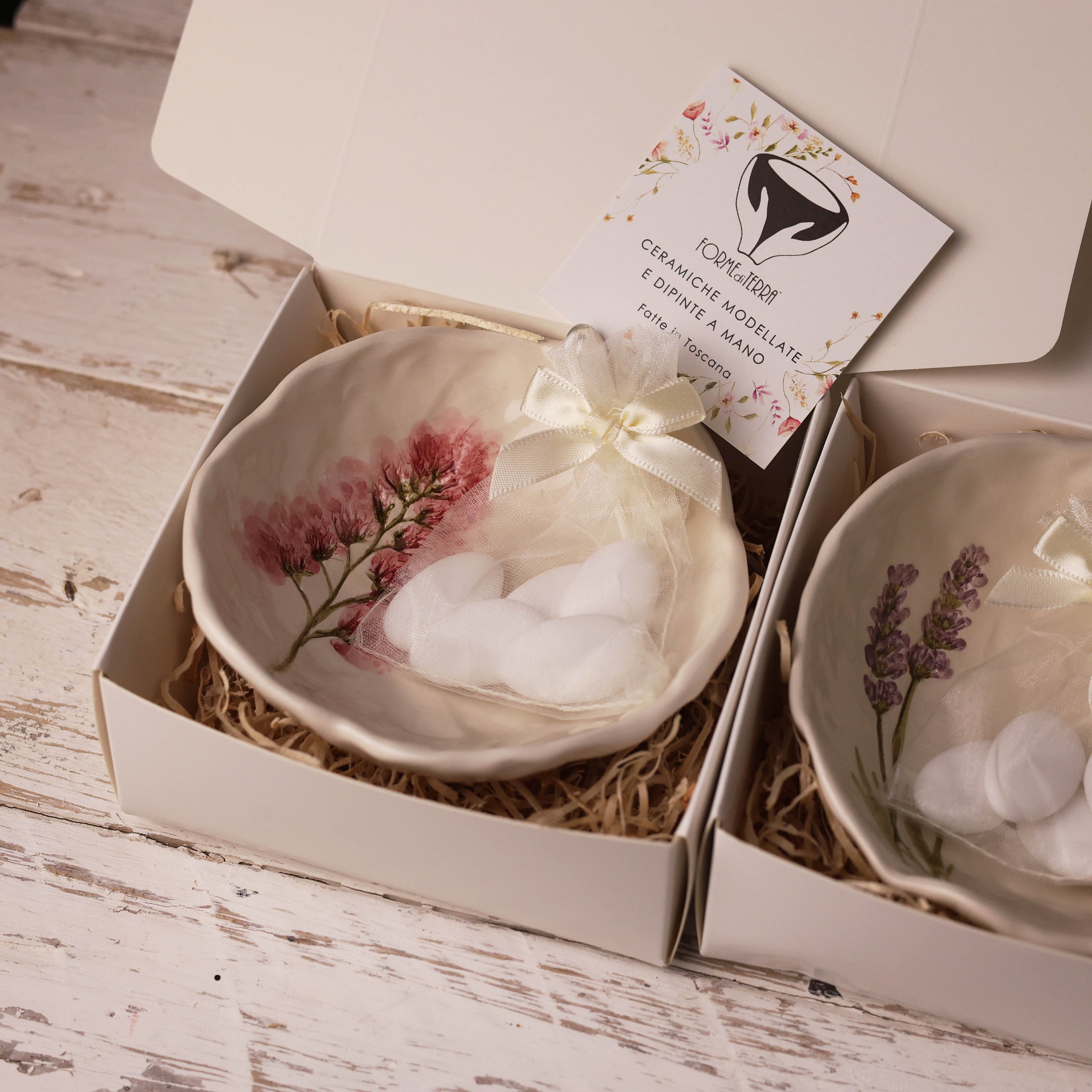 Ciotoline botaniche in ceramica artigianale con decori floreali, bomboniere  confezionate per eventi e cerimonie, matrimonio.