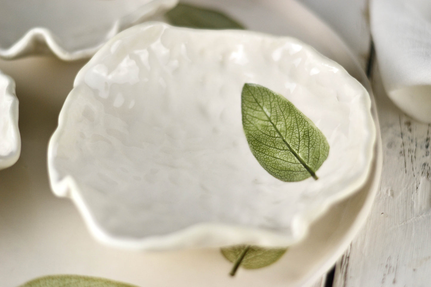ciotola ceramica fatta a mano con salvia
