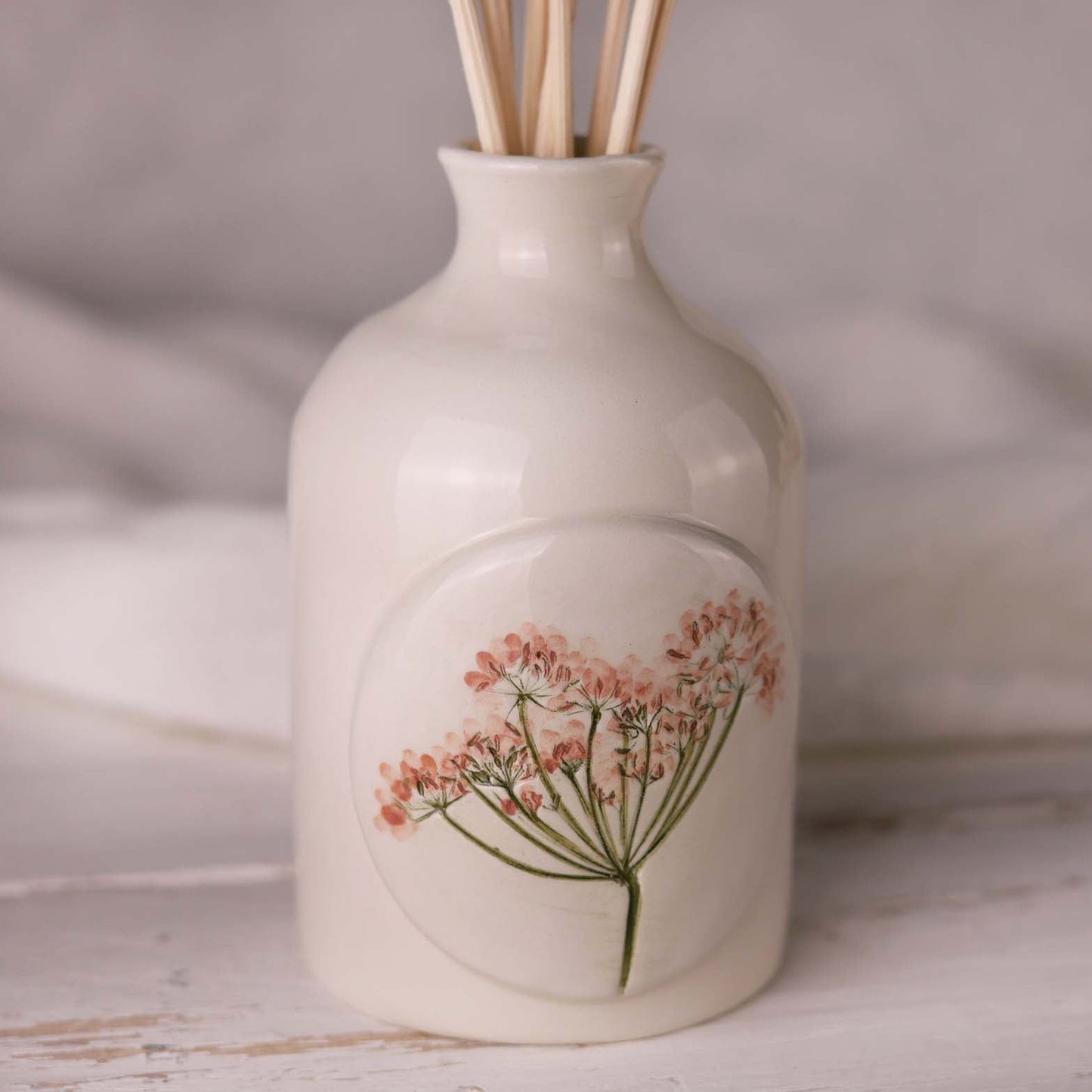 diffusore di ceramica fatto a mano con fiori