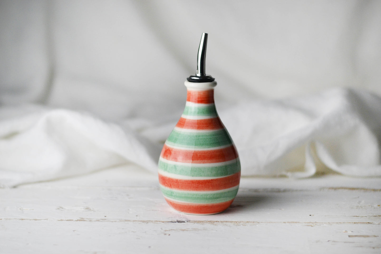 oliera di ceramica a righe rossa e turchese fatta a mano in italia