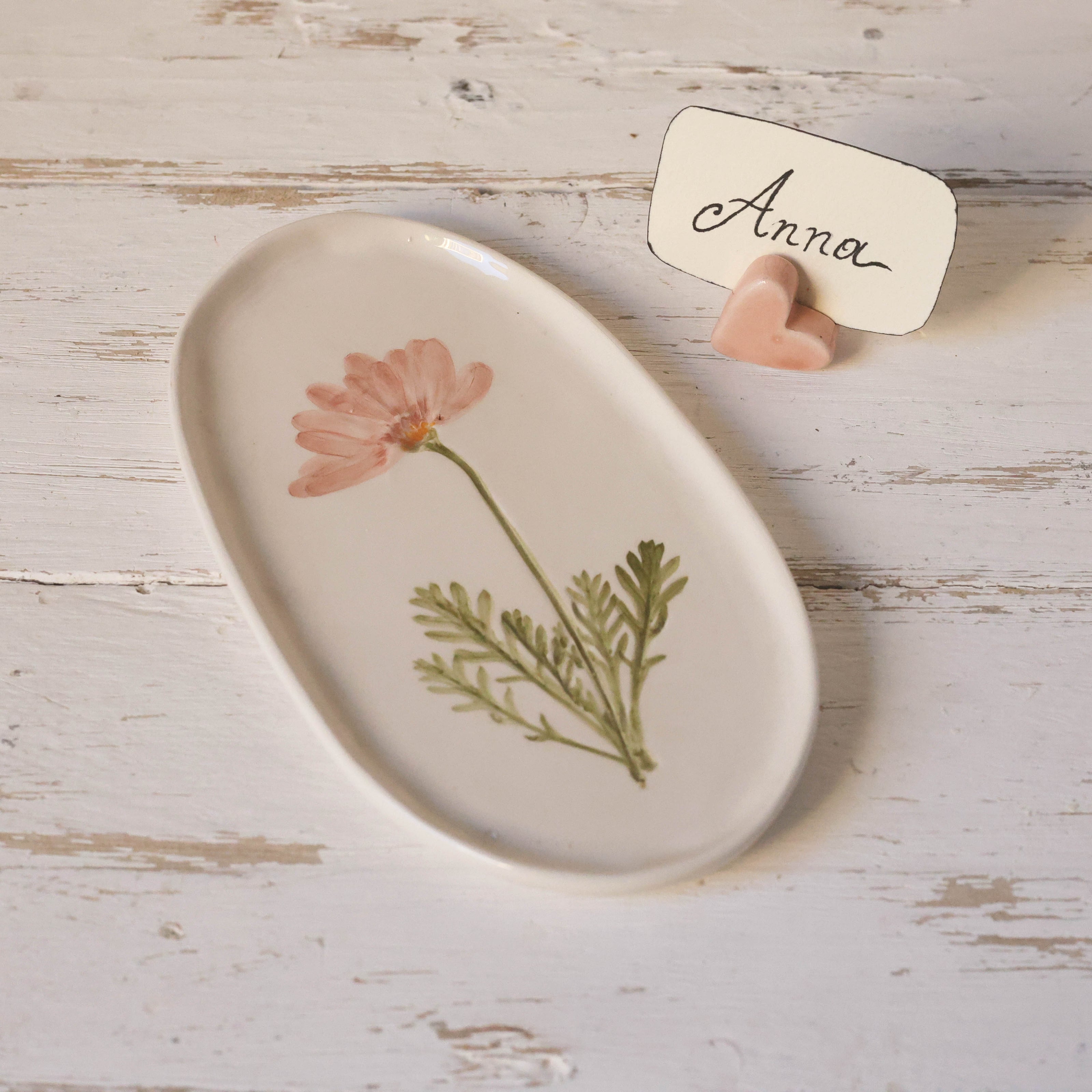 Segnaposto artigianale di ceramica a forma di cuoricini colorati, segnaposto per matrimonio, battesimo e comunione