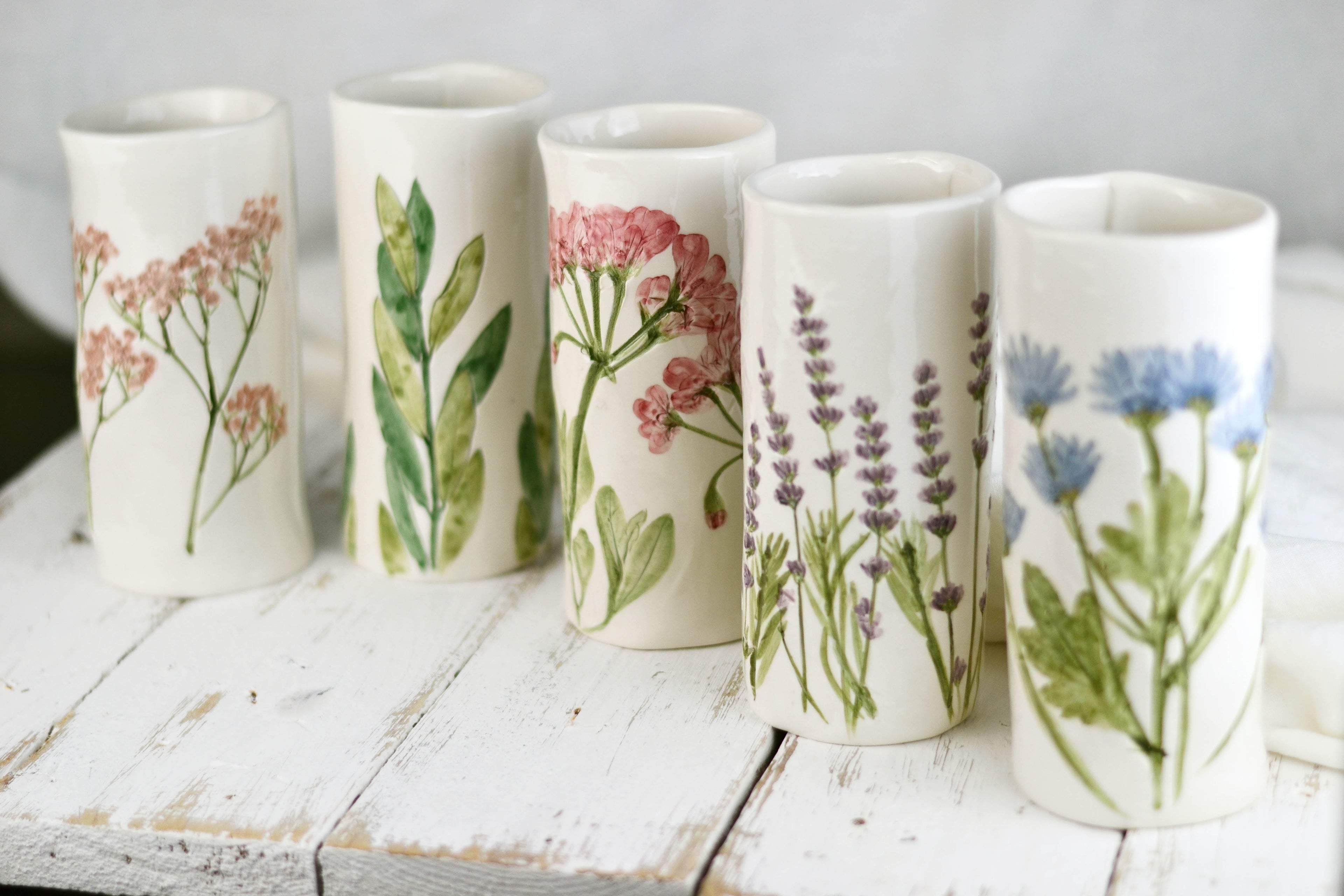 vaso piccolo di ceramica fatto a mano con fiori